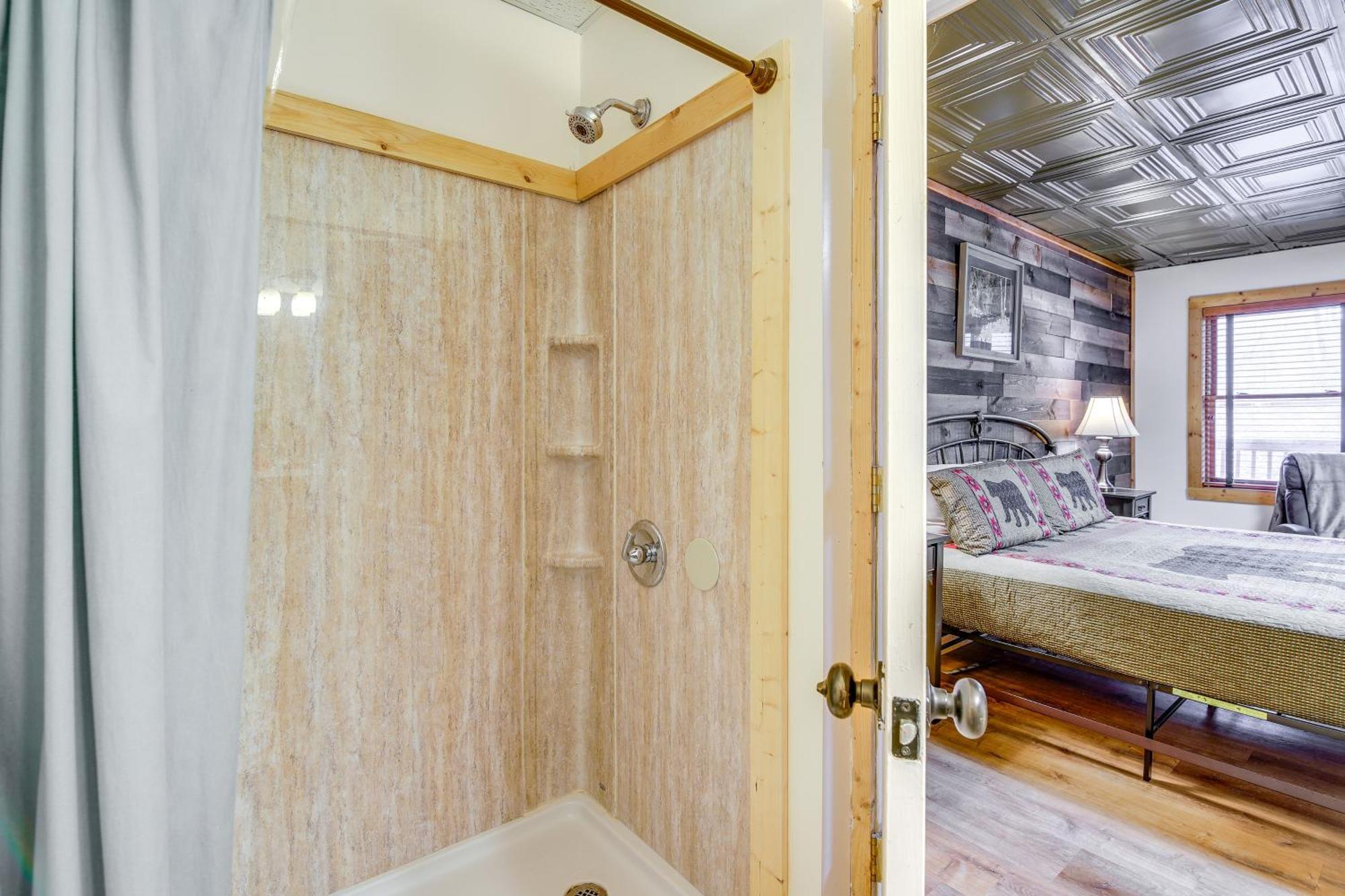 Pet-Friendly Gatlinburg Retreat With Hot Tub! Vila Exterior foto