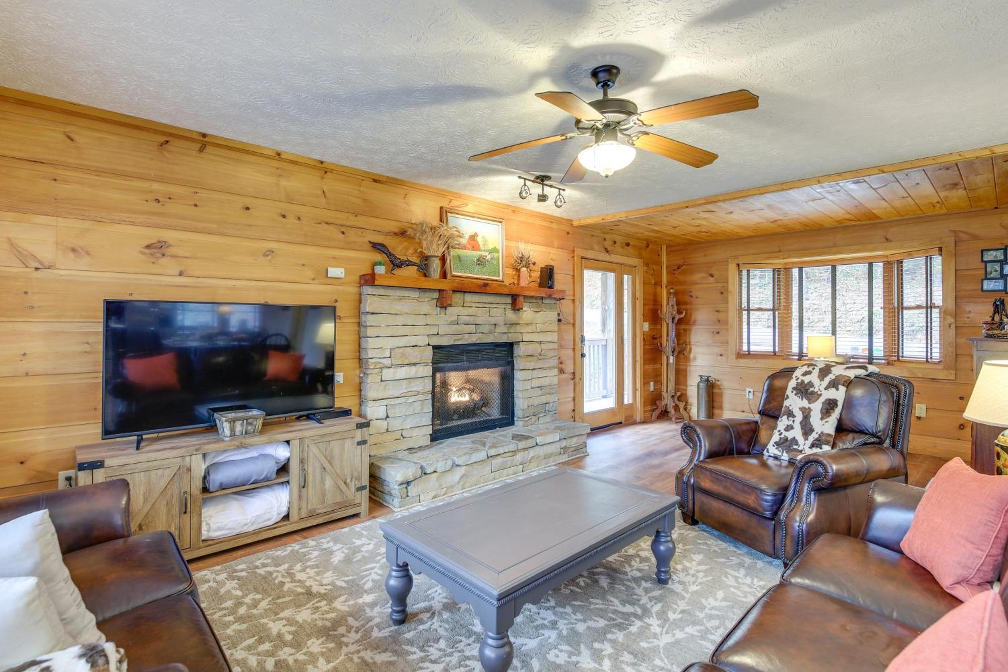 Pet-Friendly Gatlinburg Retreat With Hot Tub! Vila Exterior foto