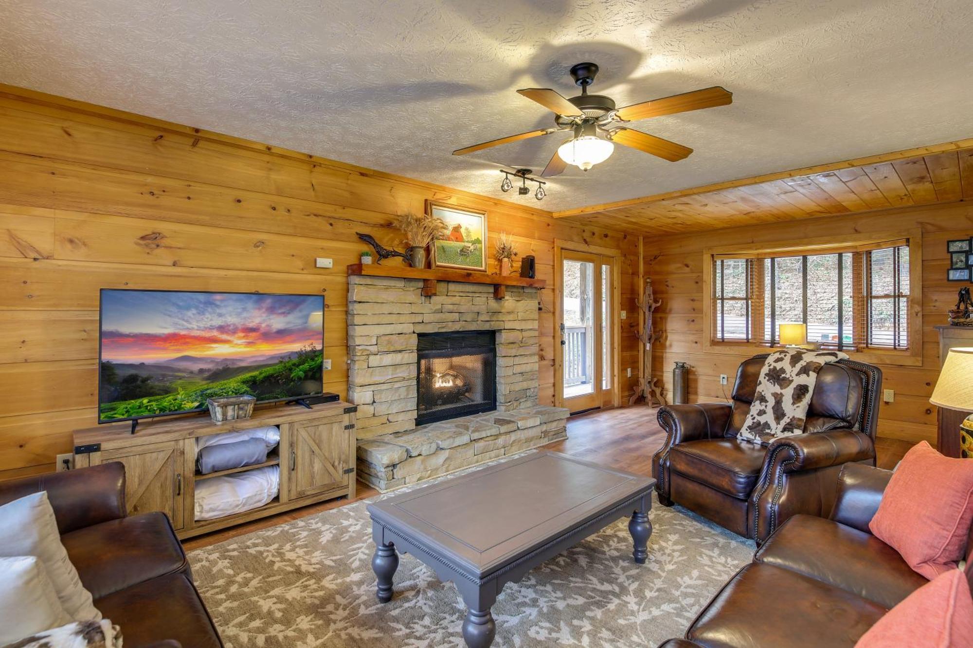 Pet-Friendly Gatlinburg Retreat With Hot Tub! Vila Exterior foto